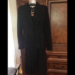 Zara Woman’s Suit Jacket size 4/ pants 2. Flair